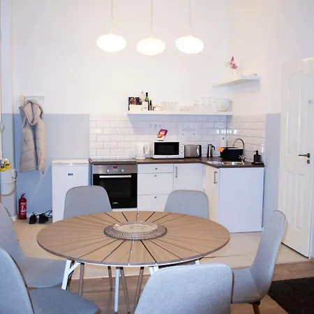 Klau33 Cozy In Party District. *