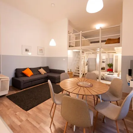 Klau33 Cozy In Party District.