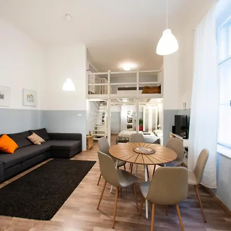 Klau33 In Party District *