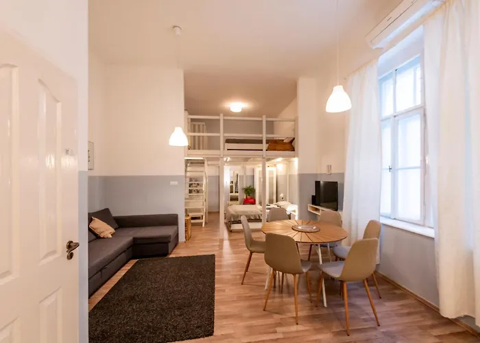 Klau33 In Party District * Budapeszt